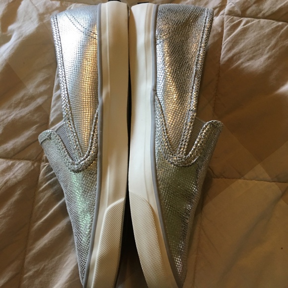 NWT Sperry Top-Sider Silver Metallic Leather Slip-on Shoes Size 8 - Picture 11 of 11